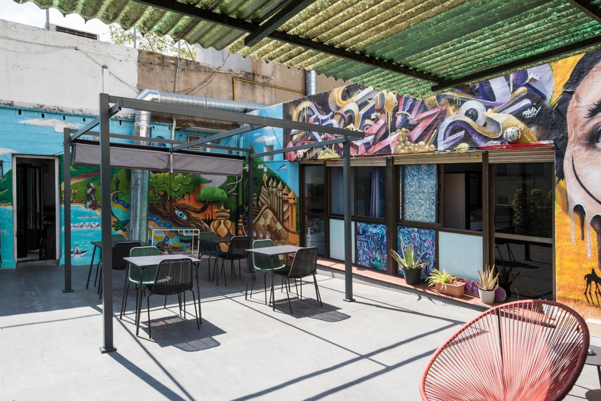 No Limit Hostel Graffiti บาร์เซโลนา ภายนอก รูปภาพ