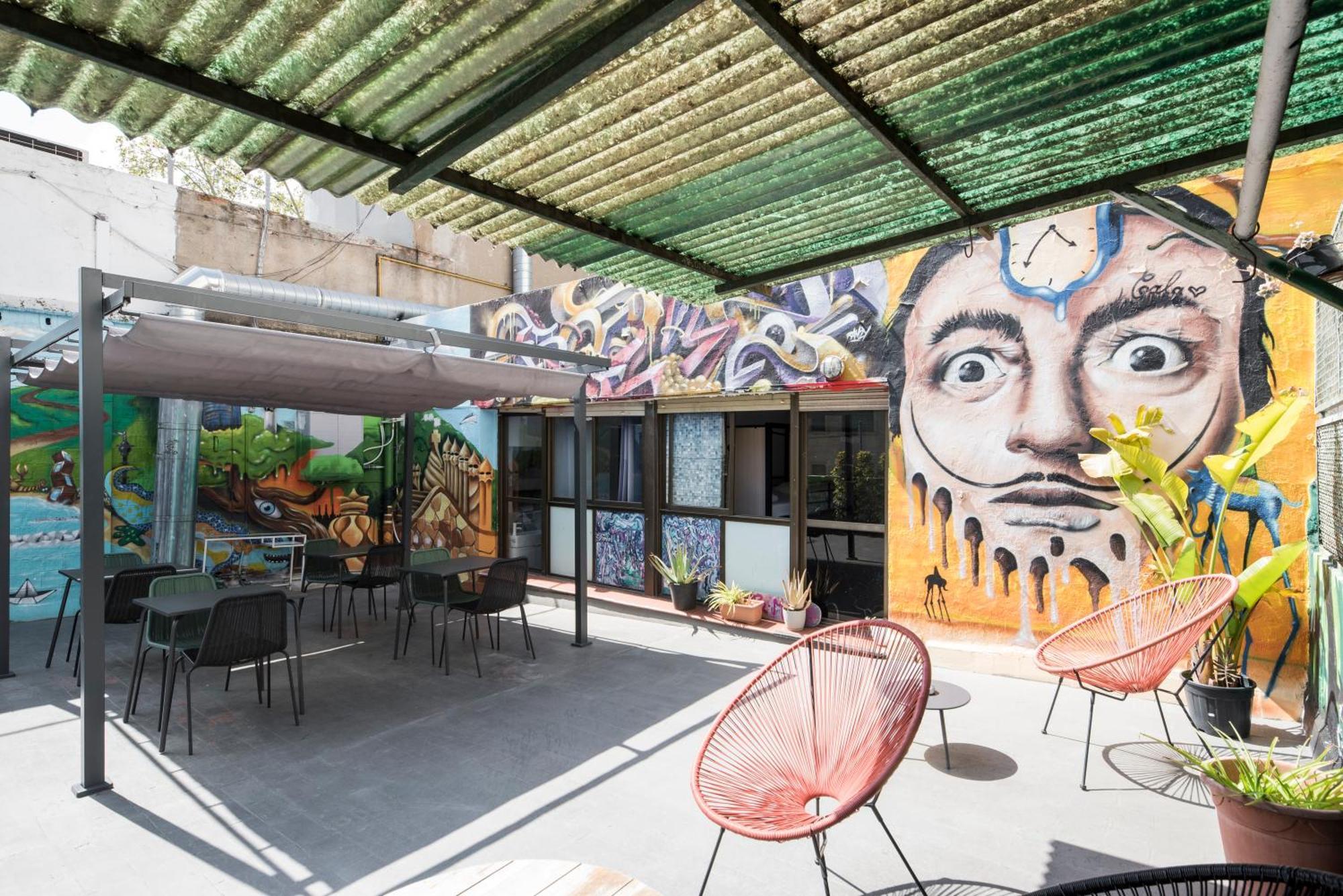 No Limit Hostel Graffiti บาร์เซโลนา ภายนอก รูปภาพ