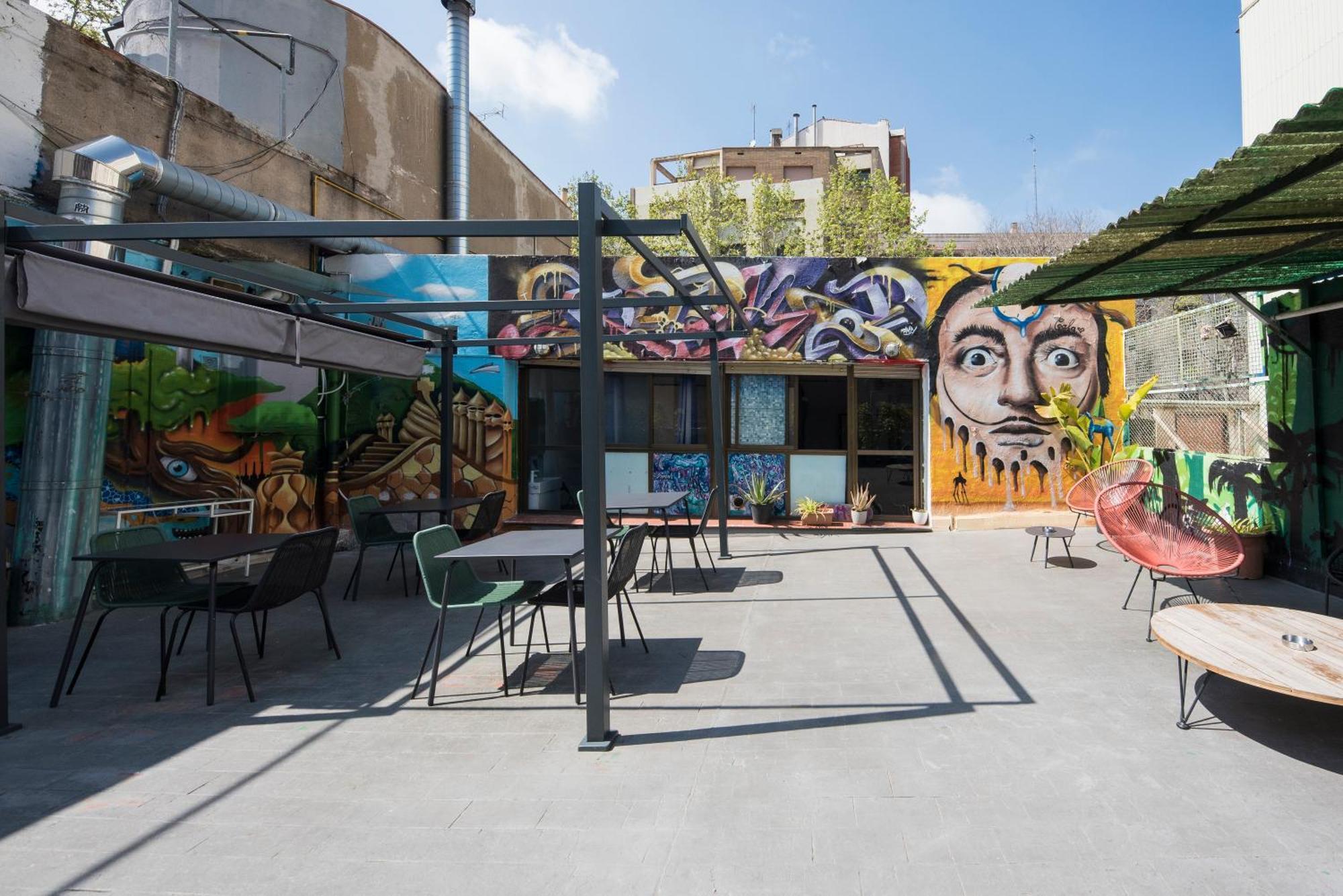 No Limit Hostel Graffiti บาร์เซโลนา ภายนอก รูปภาพ
