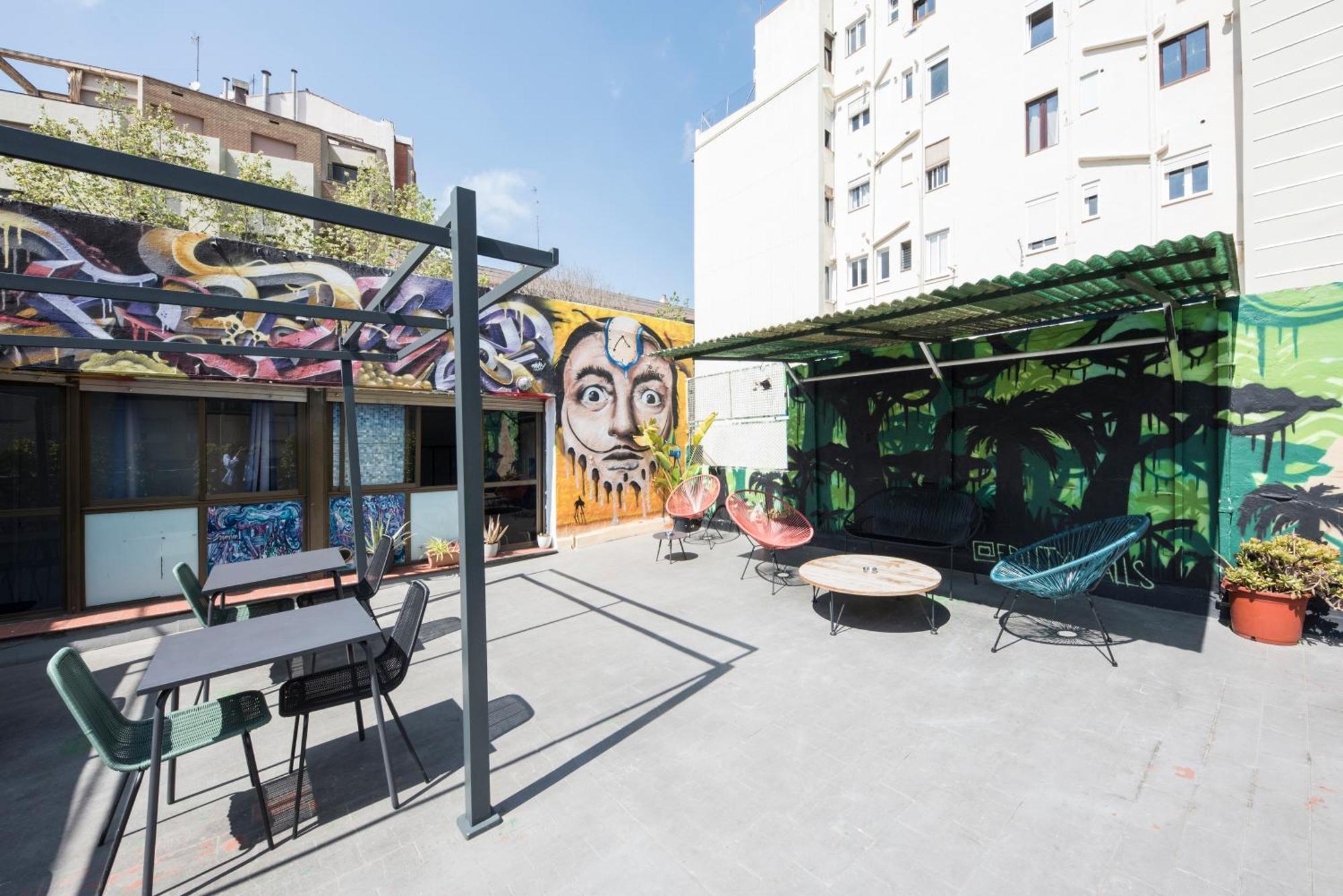 No Limit Hostel Graffiti บาร์เซโลนา ภายนอก รูปภาพ