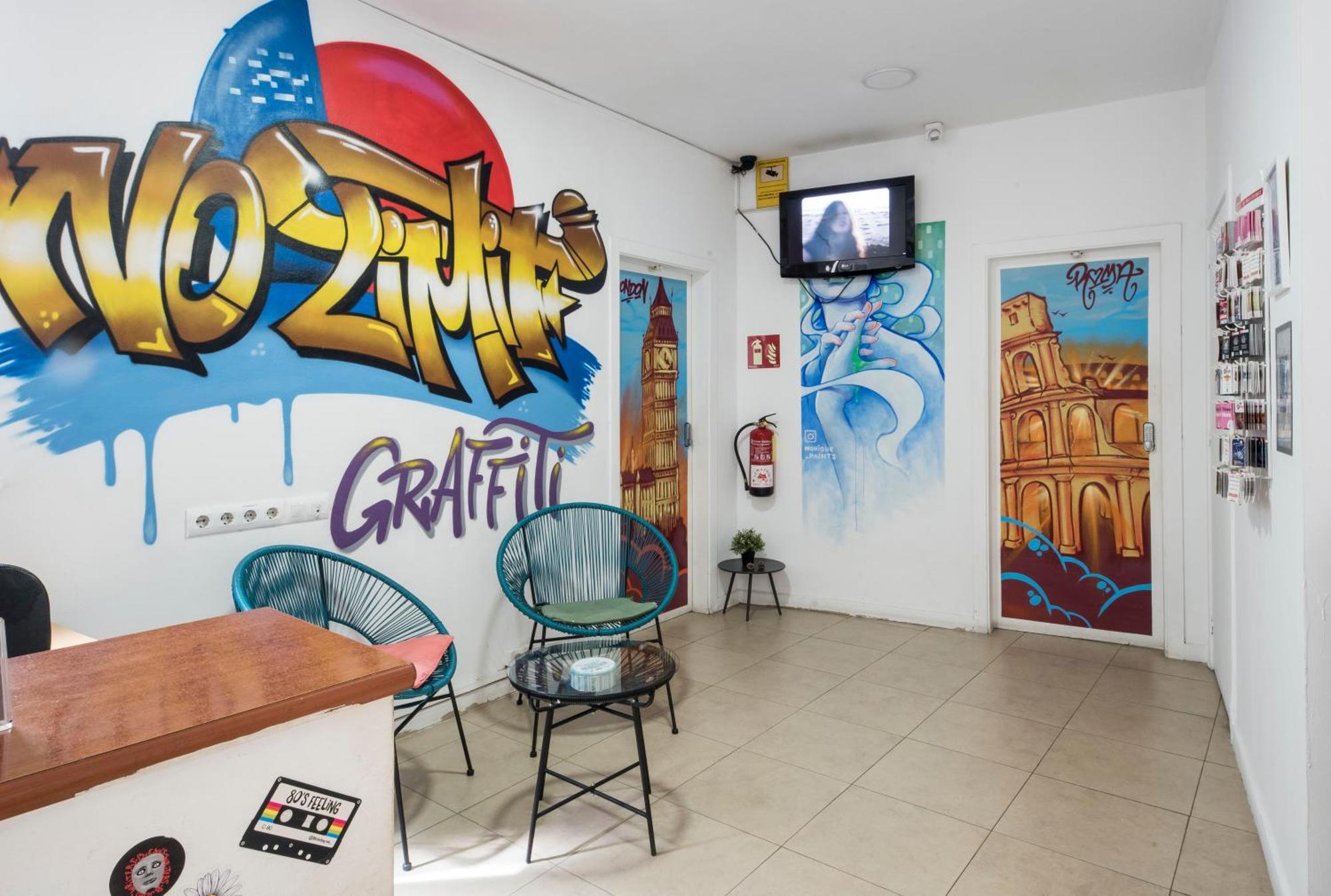 No Limit Hostel Graffiti บาร์เซโลนา ภายนอก รูปภาพ
