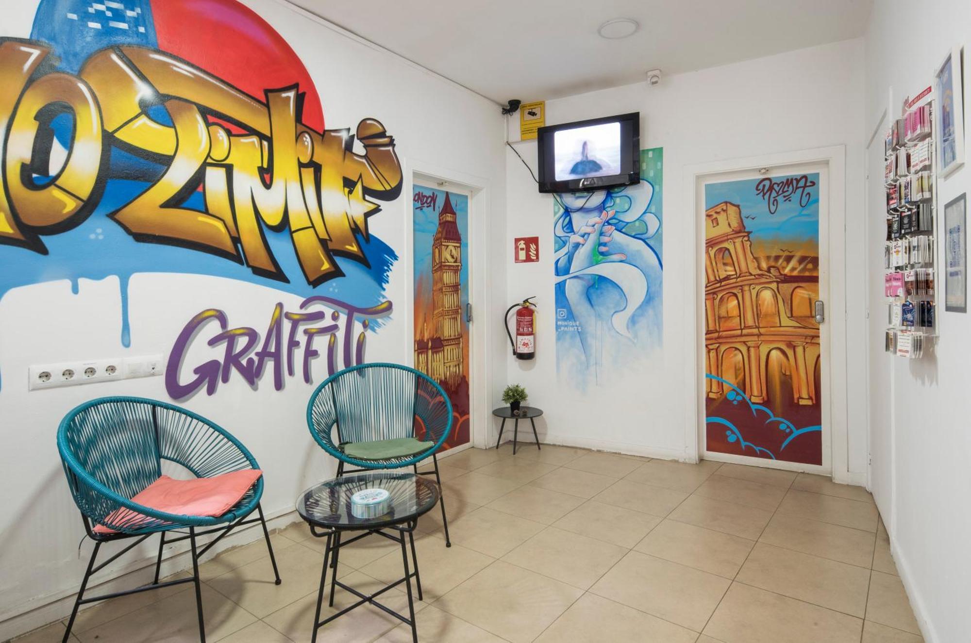 No Limit Hostel Graffiti บาร์เซโลนา ภายนอก รูปภาพ