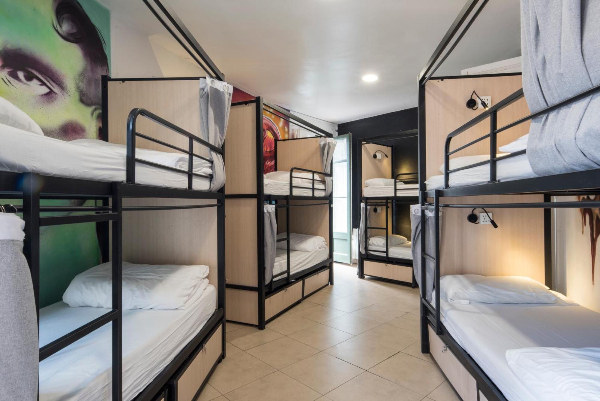 No Limit Hostel Graffiti บาร์เซโลนา ภายนอก รูปภาพ