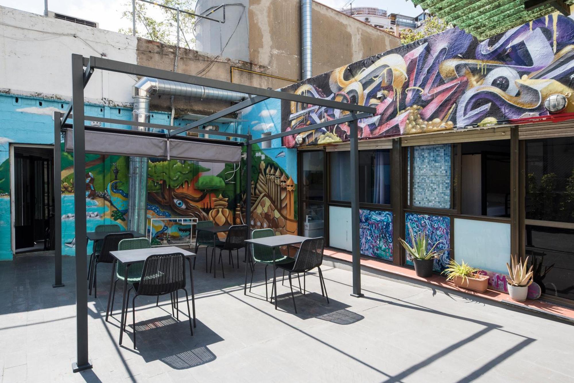 No Limit Hostel Graffiti บาร์เซโลนา ภายนอก รูปภาพ