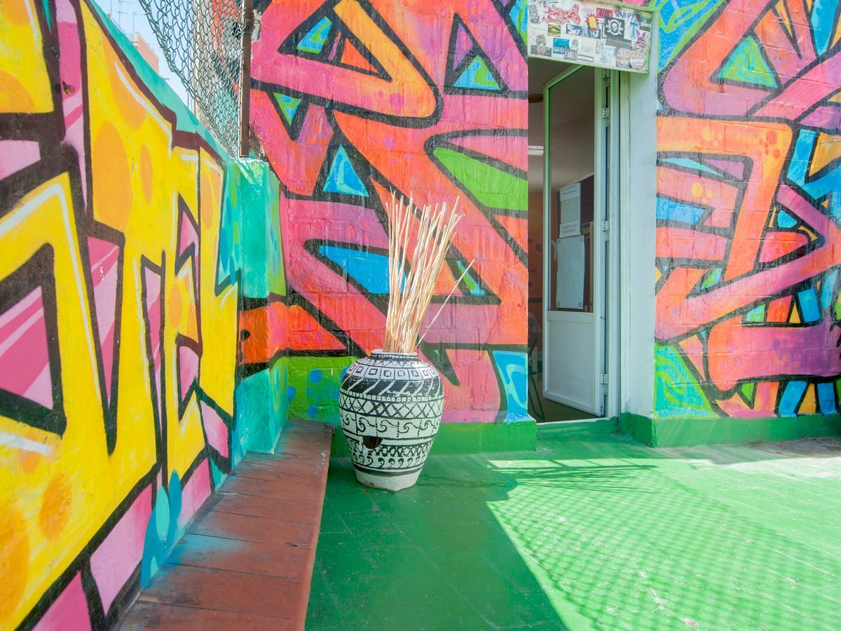 No Limit Hostel Graffiti บาร์เซโลนา ภายนอก รูปภาพ