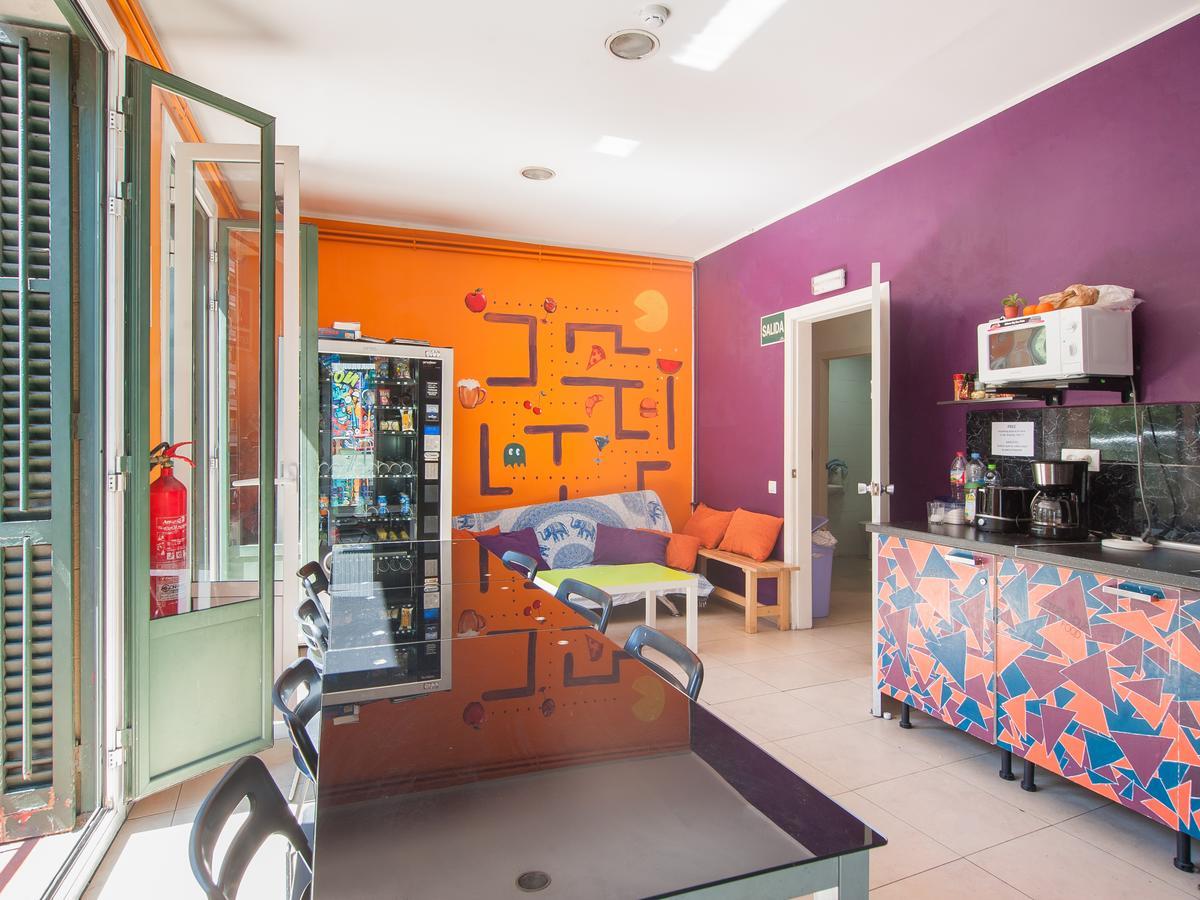 No Limit Hostel Graffiti บาร์เซโลนา ภายนอก รูปภาพ