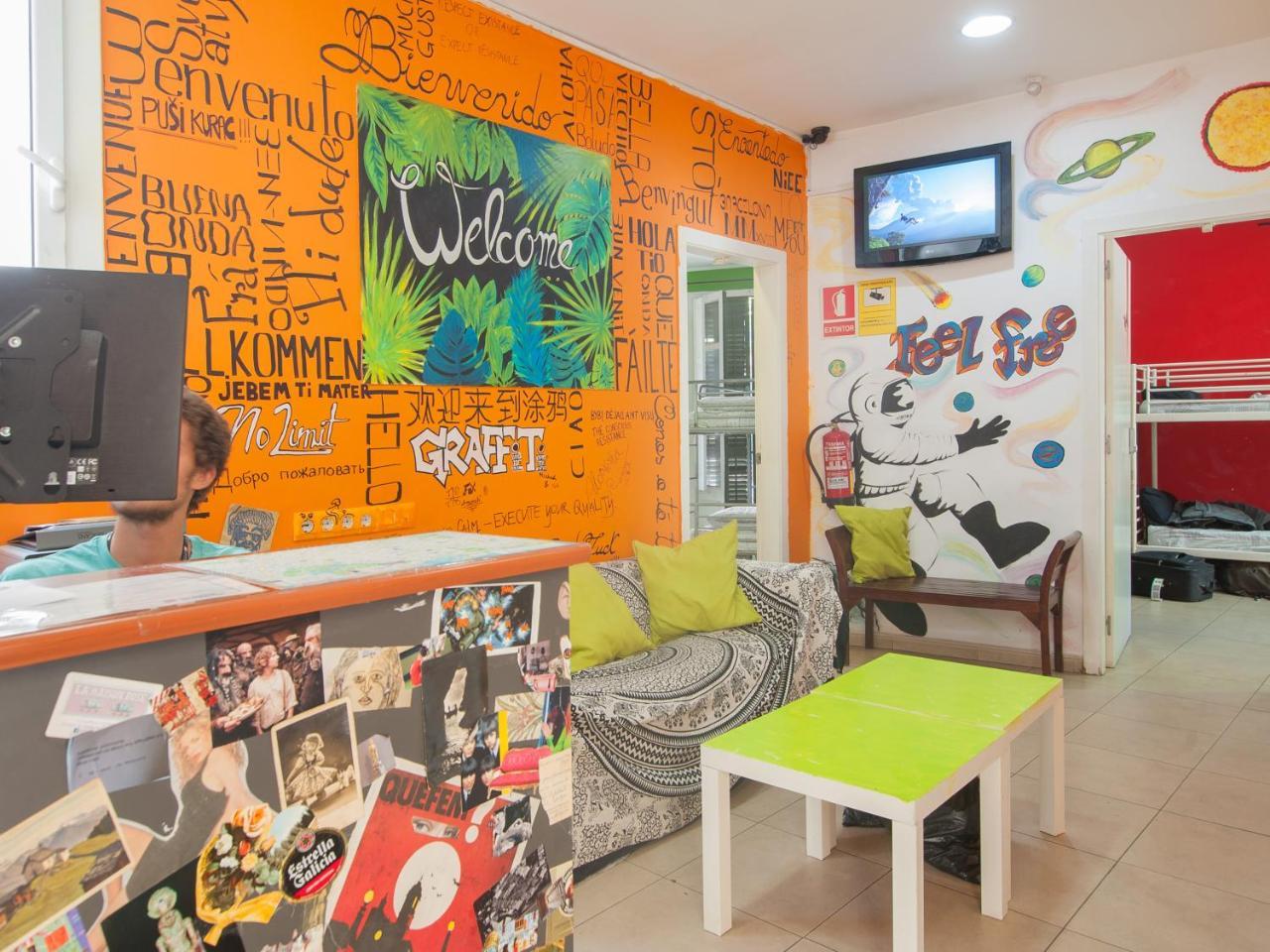 No Limit Hostel Graffiti บาร์เซโลนา ภายนอก รูปภาพ